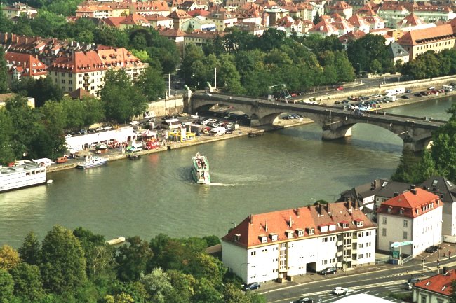 پرونده:Würzburg Löwenbrücke.jpg
