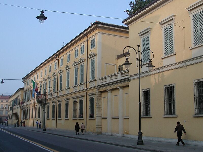 پرونده:1280px-Palazzo ducale reggio emilia 1.jpg