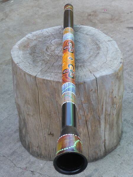پرونده:Didgeridoo3.jpg