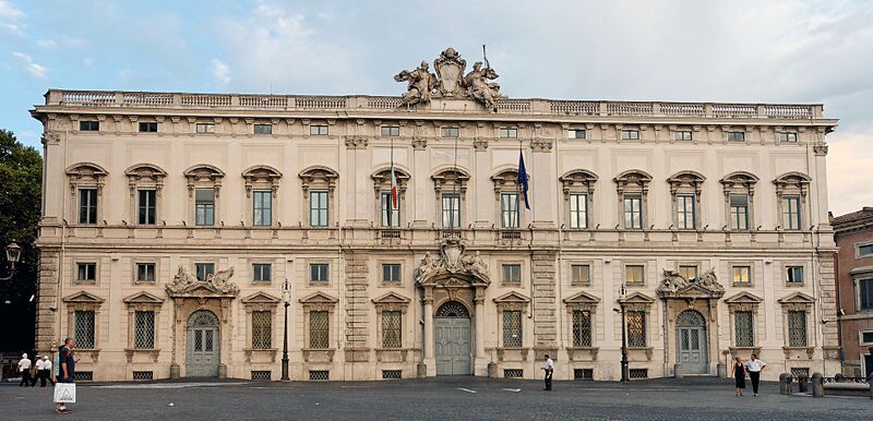پرونده:Palazzo della Consulta Roma 2006.jpg