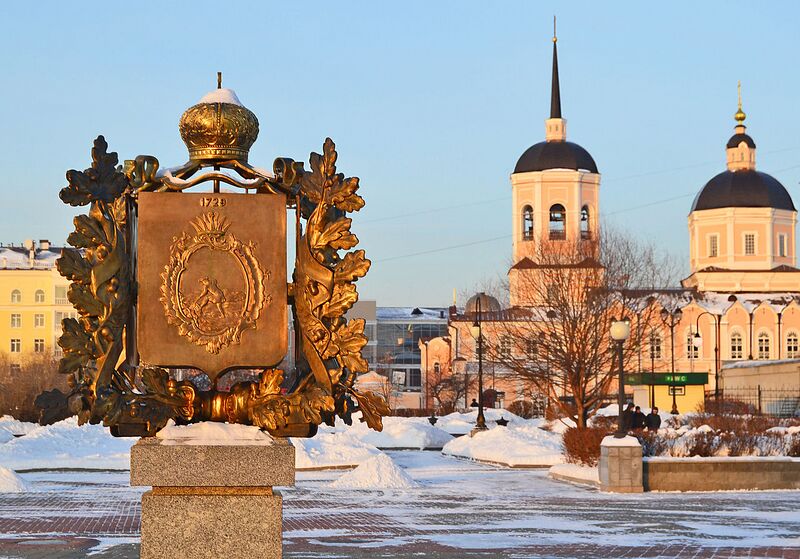 پرونده:Blazon monument in Tomsk.jpg