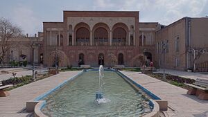 2042191322-2.jpg