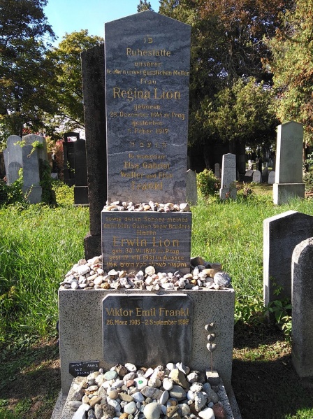 پرونده:مقبره ویکتور فرانکل در وین.jpg