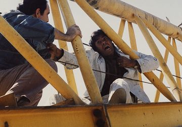 خسرو شکیبایی و بیوک میرزایی در صحنه‌ای از فیلم