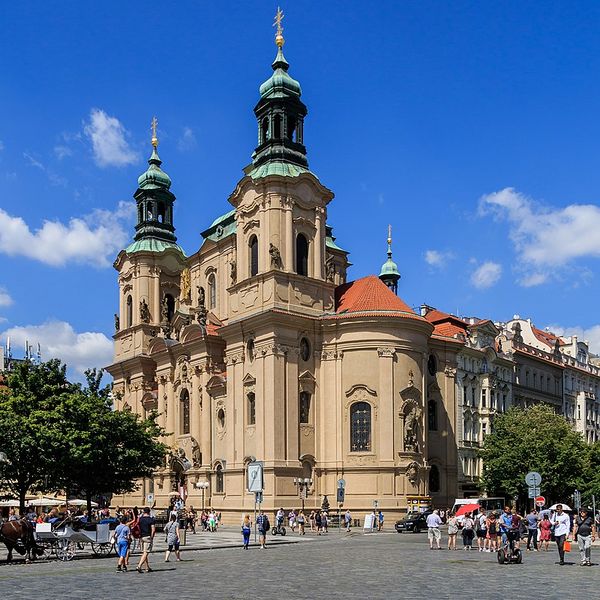 پرونده:Prague 07-2016 Old Town Square img1.jpg