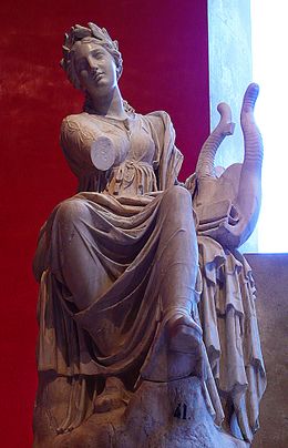 تندیس سنگی رومی یکی از الهگان شعر (موزها)