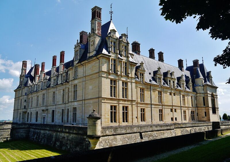 پرونده:Écouen Château d'Écouen Südseite 3.jpg