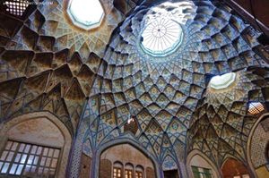 نمونه‌ای از عرقچین در بناهای تاریخی ایران