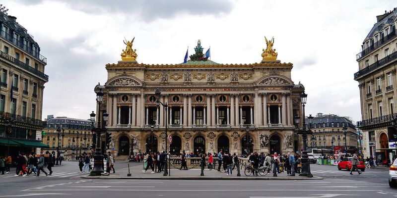 پرونده:Paris Opéra Garnier Fassade 1.jpg