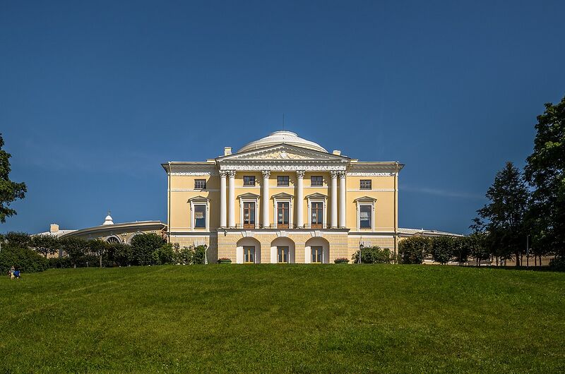 پرونده:Pavlovsky Palace 03.jpg