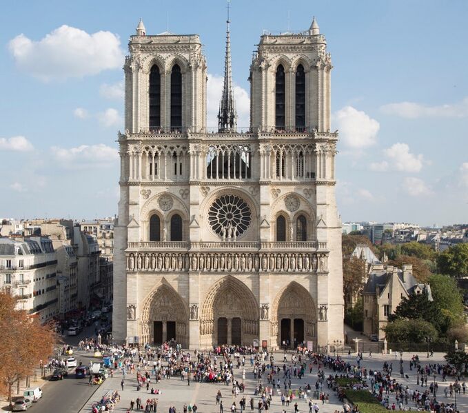 پرونده:Notre-Dame facade-occidentale parvis.jpg