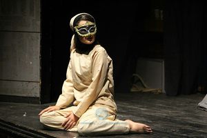 استفاده از صورتک در یک نمایش ایرانی