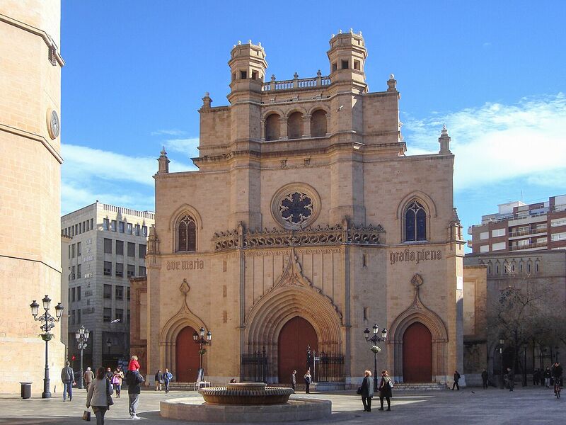 پرونده:Concatedral de Santa María, Castellón de la Plana retouched.jpg