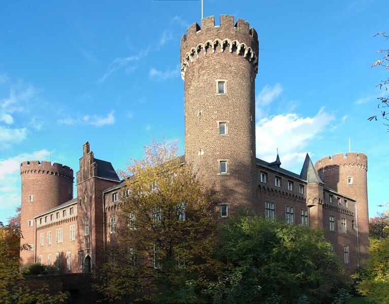 پرونده:Burg Kempen Suedansicht 01.jpg