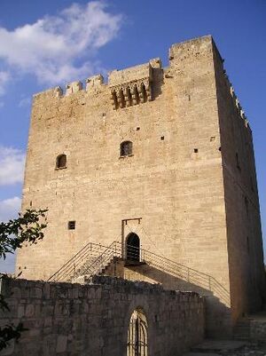 قلعه قرون وسطایی لیماسول.jpg