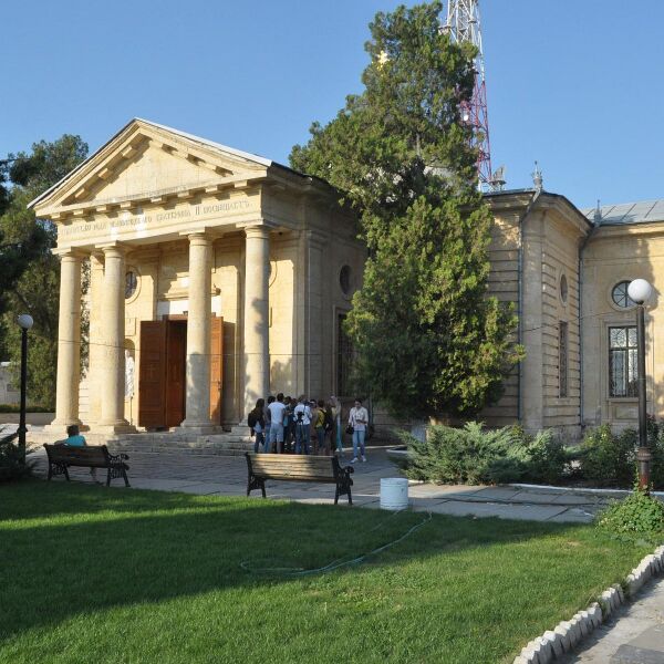 پرونده:St-catherine-s-cathedral.jpg