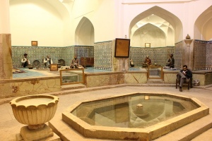 موزه مردم‌شناسي حَمام گَنج‌علي خان.jpg
