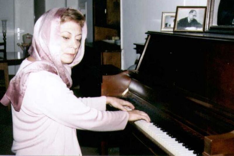 پرونده:گلنوش خالقی 1.jpg