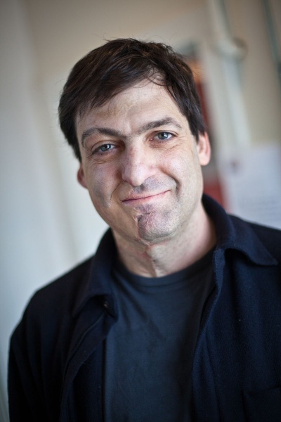 پرونده:Dan Ariely in 2010.jpg